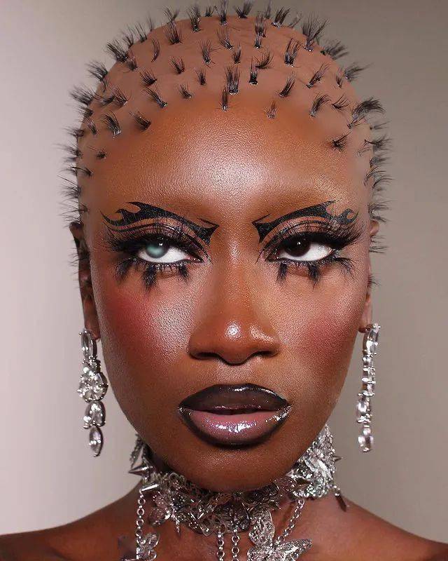 赏析美妆博主beautybybb的时尚夸张妆容集锦