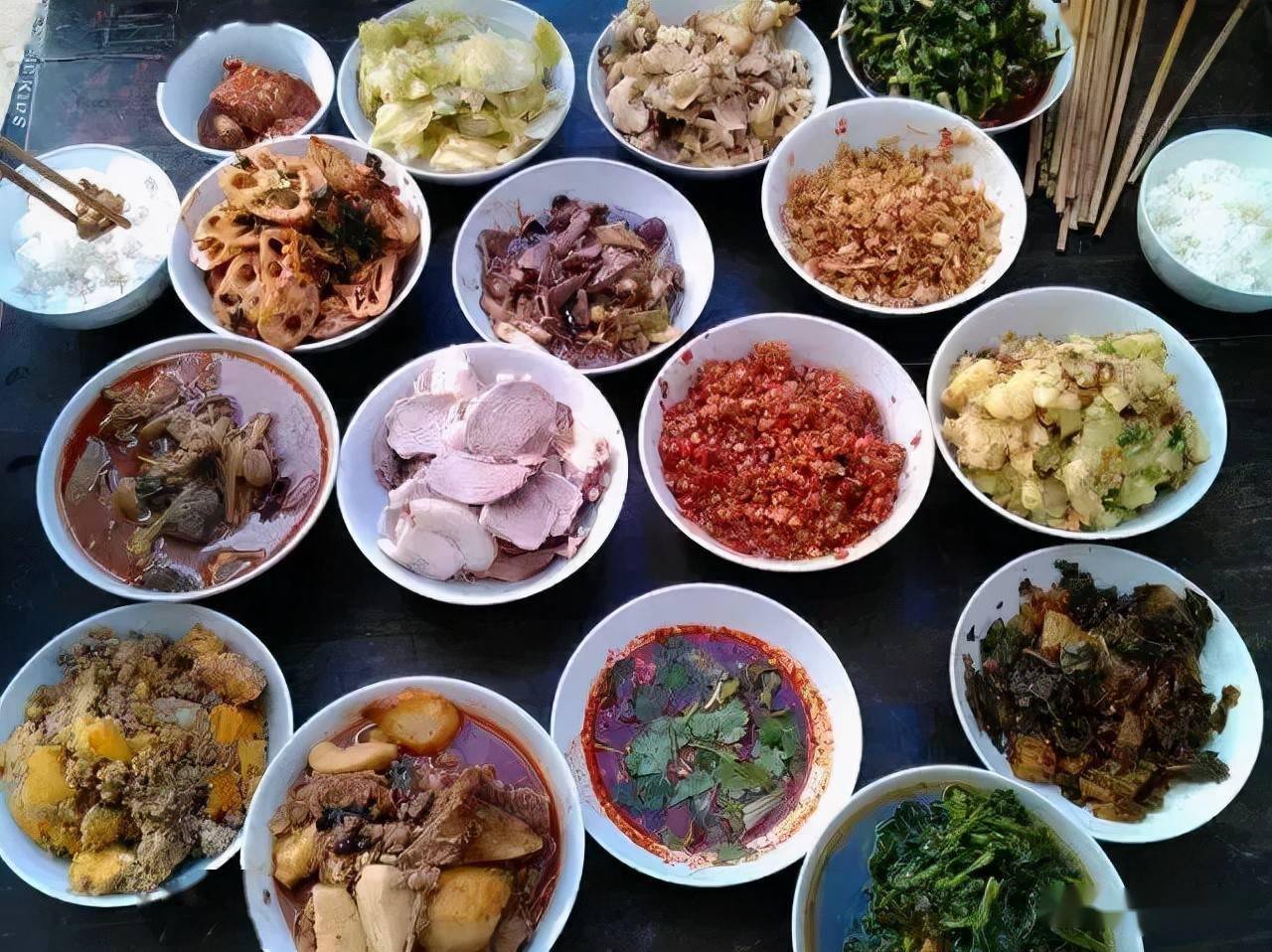 楚雄人你有多少年没有去村头吃过杀猪饭啦这两天有人约了吗