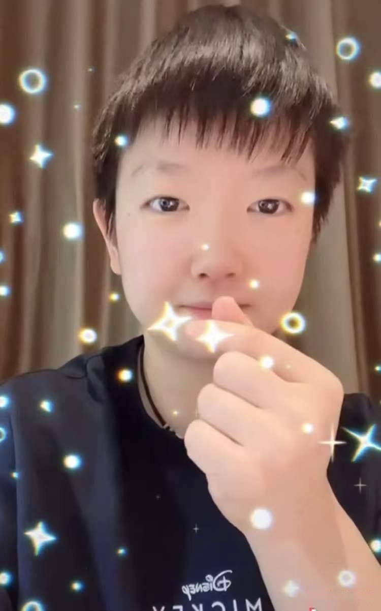 孙颖莎|被王楚钦调侃圆润漏电，孙颖莎奋起反击，莎头组合甜蜜互动，太逗