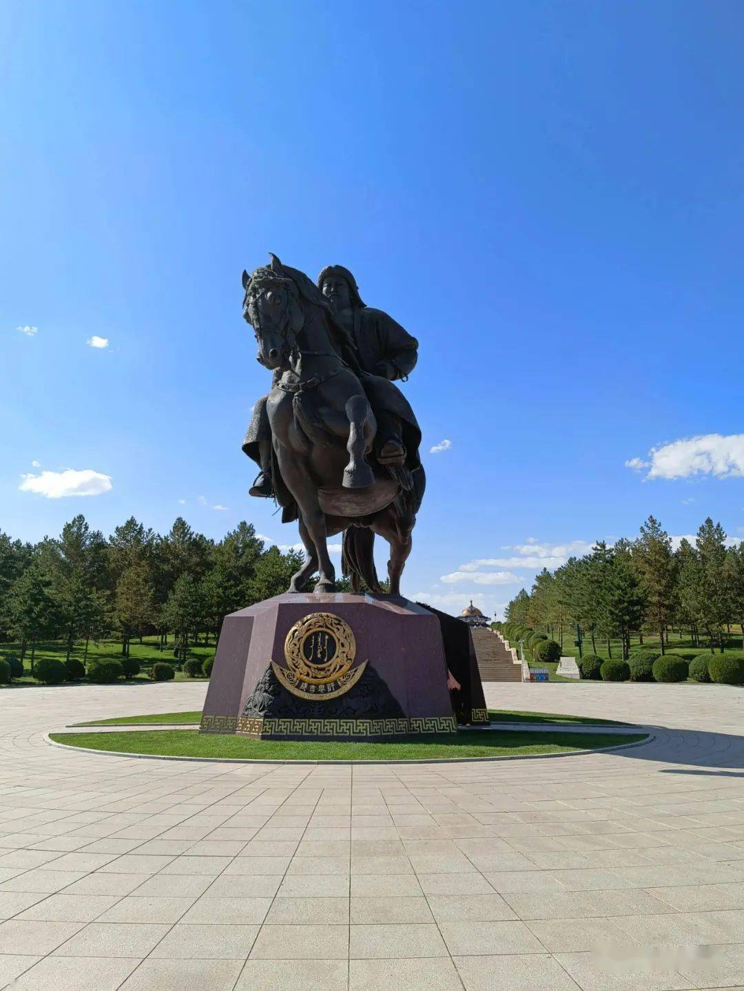 网民照金谷川谈金锁关杨六郎持枪骑马的雕像你怎么看67