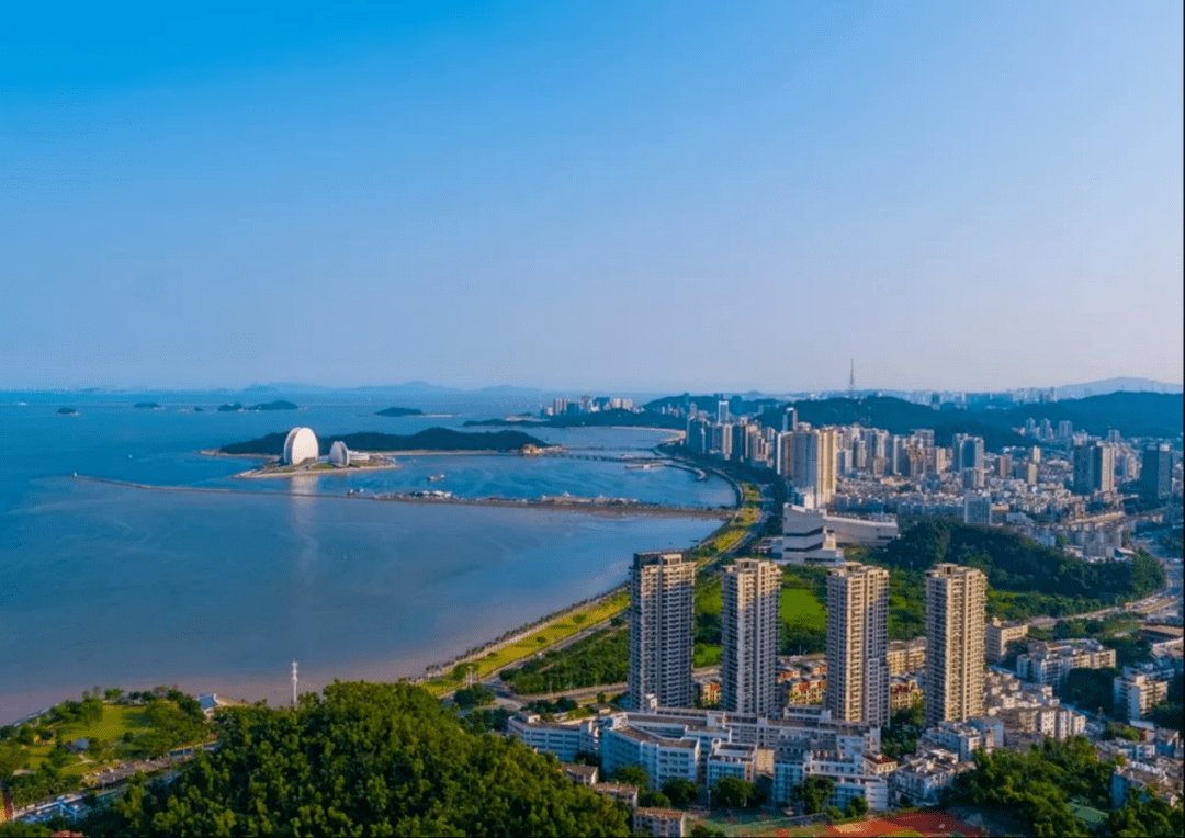 在其扎根珠海的29年里,已为这座城市打造了翠华新村,城市风景,城市