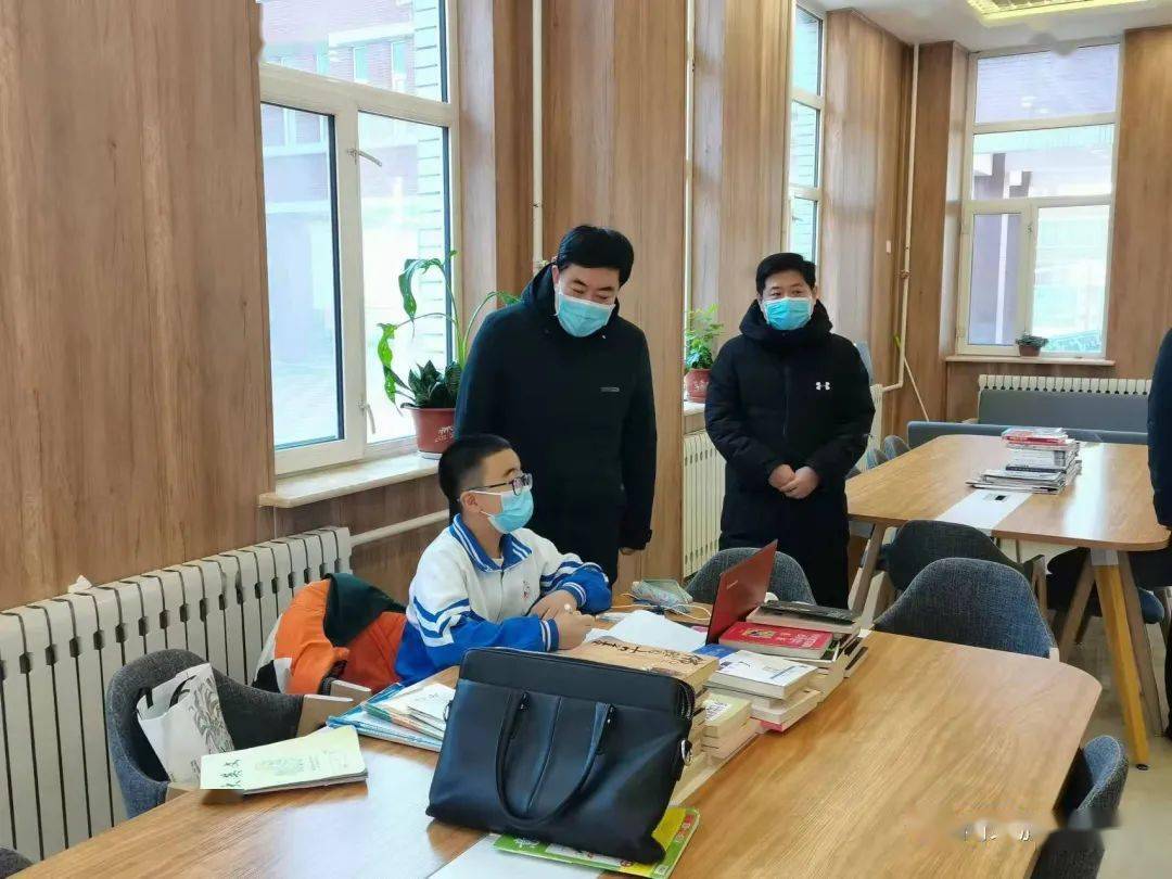 阿荣旗委书记王刚旗委副书记旗长宗哲慰问第一中学高三师生