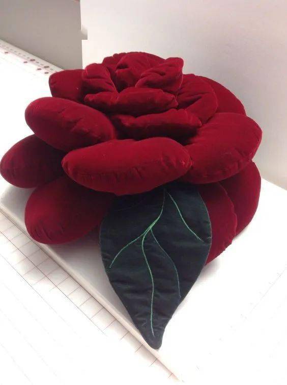 家里的旧衣服旧物改造做个抱枕家里再也不缺抱枕了