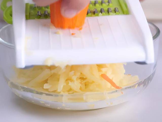 土豆加面粉怎么做好吃又简单 be1b25db135142f1907990fface4ad28.jpeg