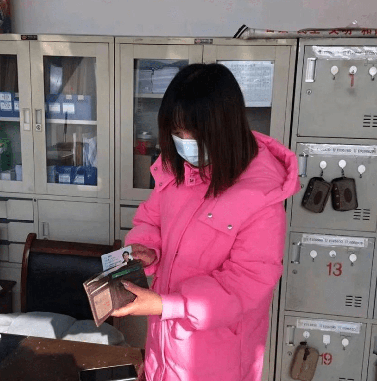 捡到钱包还失主，拾金不昧受人赞_清水_陈会琴_驾驶员