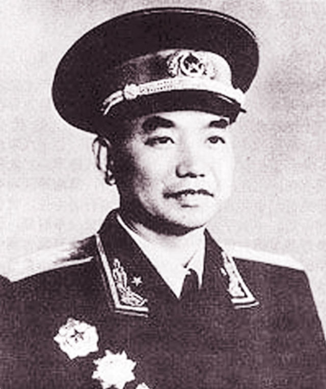 代伯父向萧克道歉,萧克:都是过去的事了_将军_大将都_事情