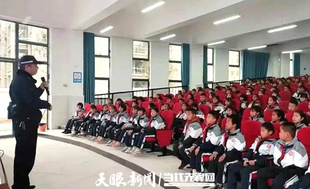 贵定四小做遵纪守法好少年