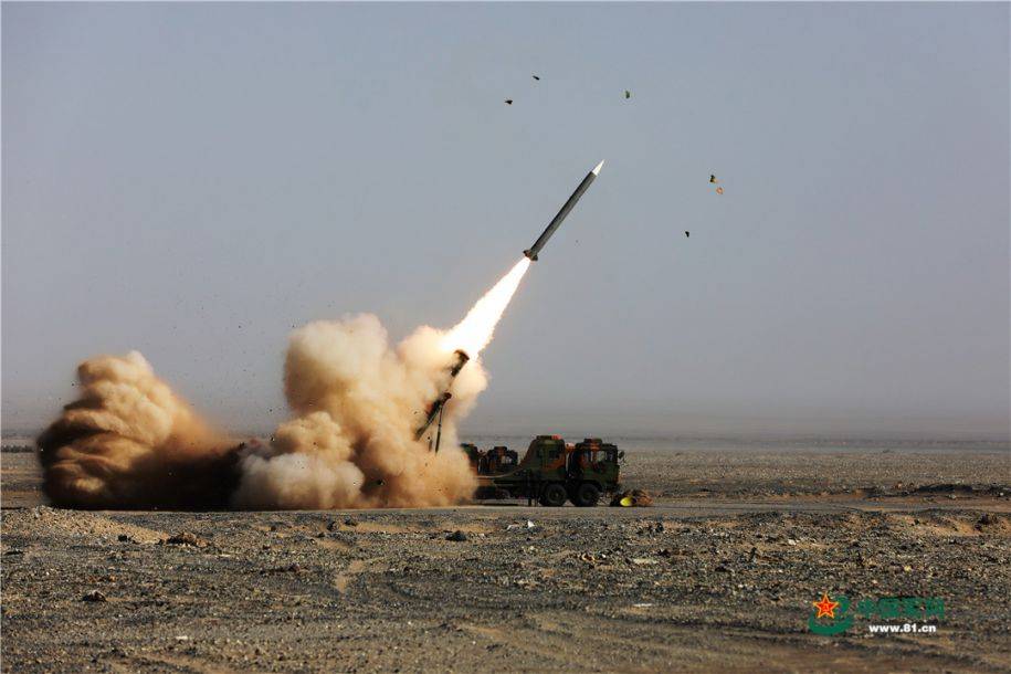 导弹准备完毕,人员撤离.