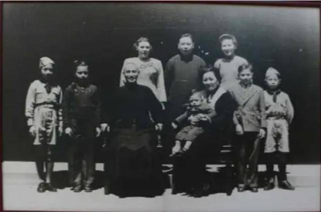 蒋经国唯一千金：性格低调，与丈夫一生远离政坛，她的后代如何？_俞扬_蒋孝章_蒋孝文