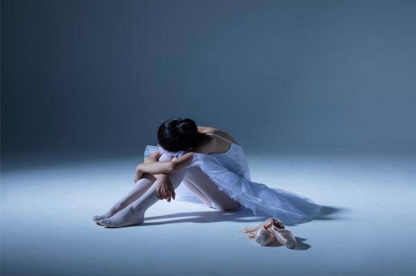 风险|小心！孩子们在冒着风险下腰