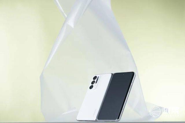 折叠屏被OPPO Find N玩明白了！能大能小手感好，售价7699元...有点意思