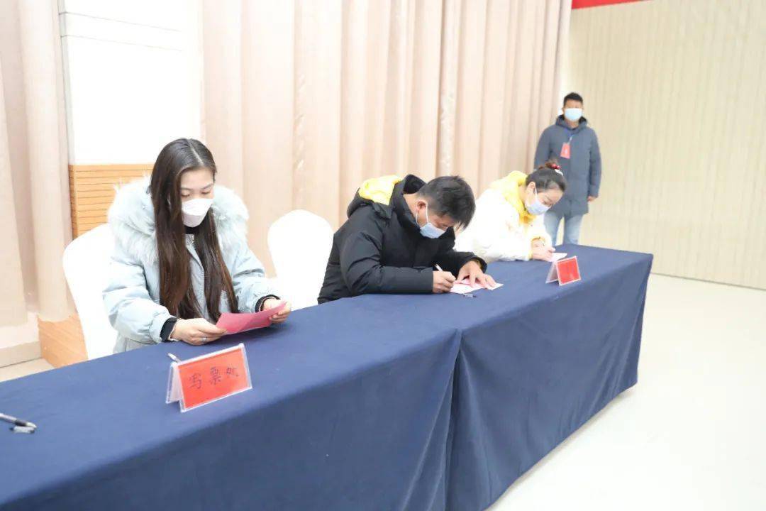 投下庄严一票大丰区举行区镇两级人大代表换届选举投票