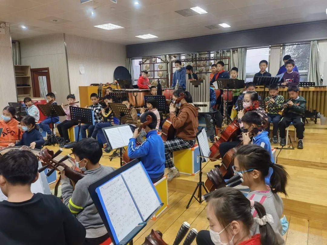 拥抱冬奥亮出风采一起加入石景山区银河小学的冰雪盛会
