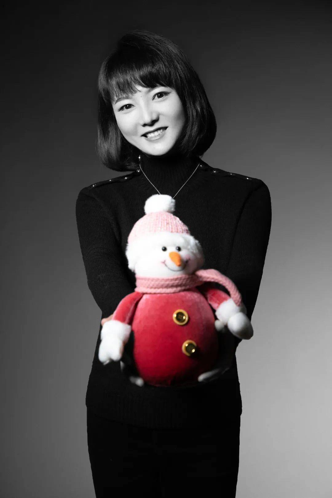 小锅路平罗西李珩旷杰以下主持人肖像照片由天真蓝照相馆谨献听完我们