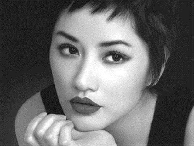 瞿颖是很多人年轻时候的女神,那个时候瞿颖的火爆程度远超现在的小花