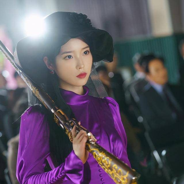 安德鲁酒店》中脾气火爆爱吃又会穿的张满月店长也是在国内圈粉了一