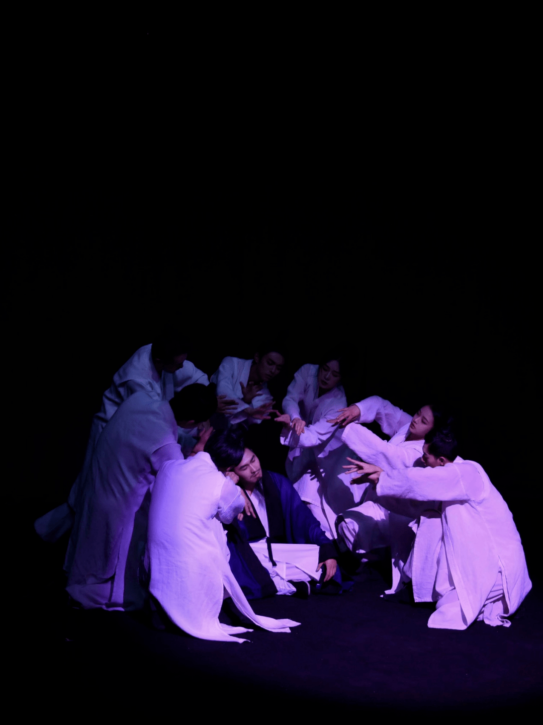 于11月23日开始的《大劈棺》在长达四天的演出中好评不断,座无虚席.