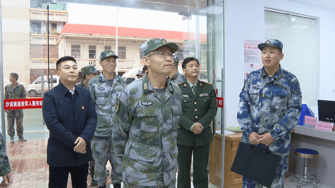 12月17日韶关军分区司令郑爱军带领军分区基层规范化建设考评组一行7