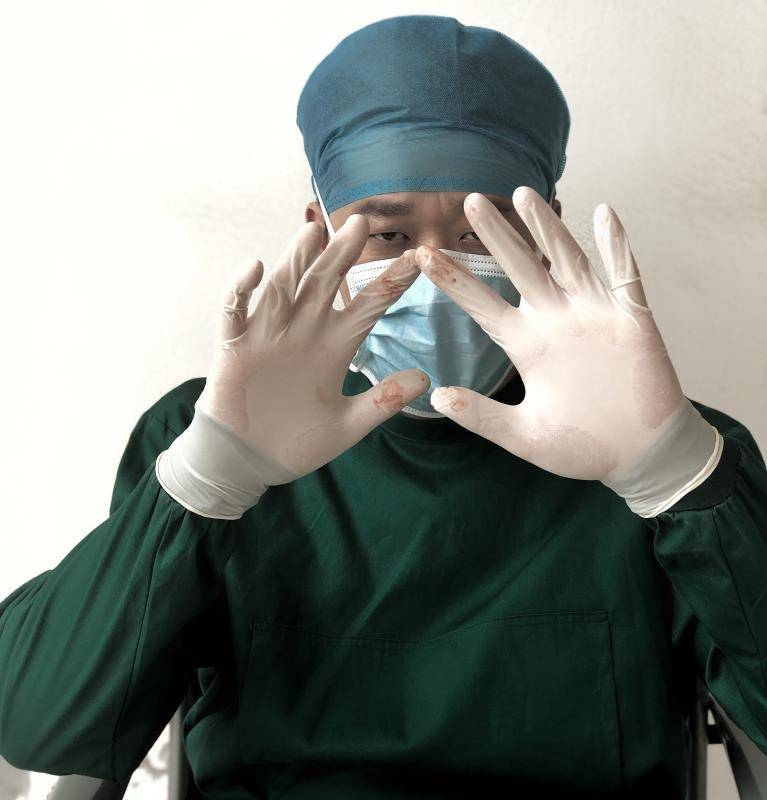 李虹辰《黑白禁区》杀青 救死扶伤演绎另类外科医生_吴清风_毒品_缉毒