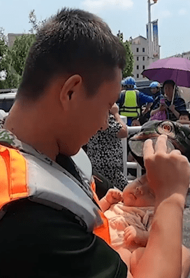 子弟兵|2021，那些治愈你我的瞬间！