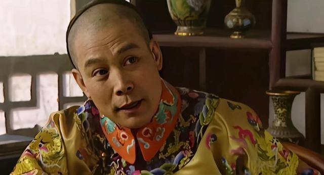 剧中的人物有很多都有胡子,一些上了年纪的就不必说,可是连大阿哥胤禷