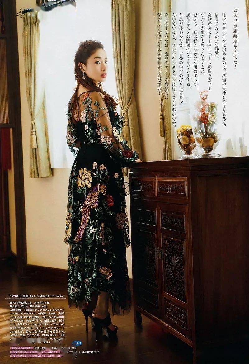 吉冈里帆有很多让人难以忘怀的女星桑岛智辉拍摄的杂志片里除了写真集