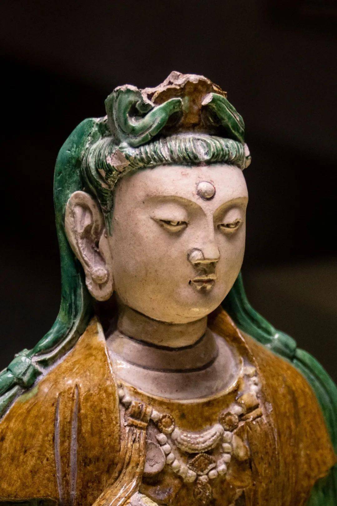 琉光溢彩:龙泉务窑出土辽代造像