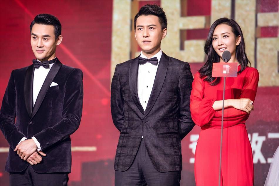 王凯与王鸥手拉手聚餐,疑似交往被辟谣_媒体_好朋友_男女