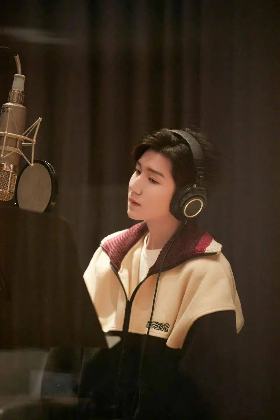 王源将开启2022年专栏写作,但2021年最后一篇竟与粉丝应援梦幻联动