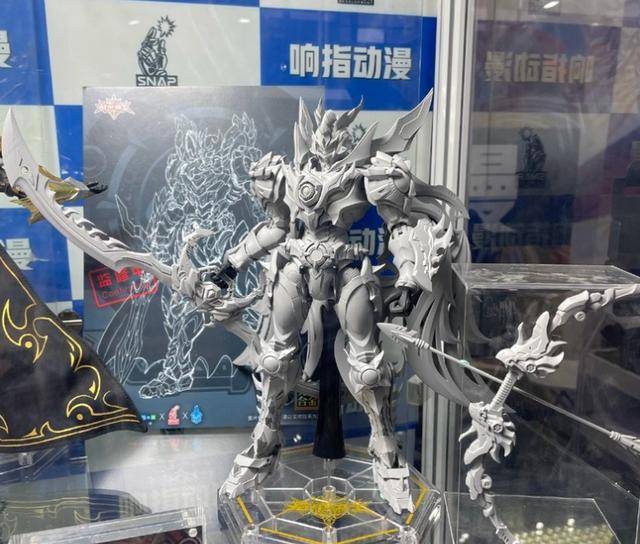 铠甲勇士帝皇侠与炎龙侠手办实物现场图 风鹰侠和雪獒侠登场预定_玩具