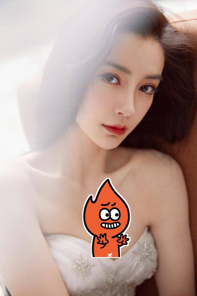 baby穿抹胸裙秀傲人上围,手臂纤细无赘肉,未受小三风波影响_杨颖_活动