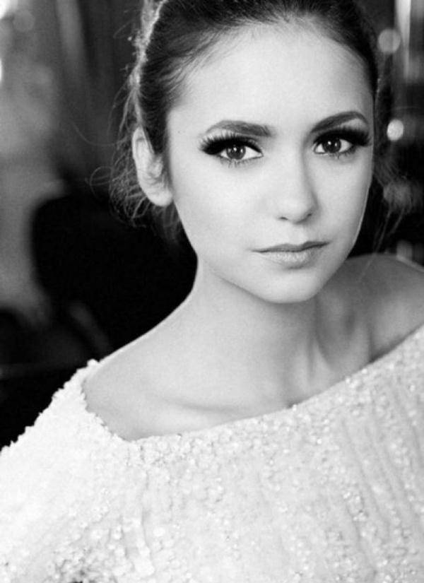 吸血鬼日记歌曲排行榜_曾被评最美女性榜首,因《吸血鬼日记》走红,网友:为她必追完剧