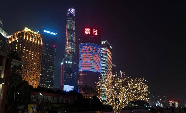 上海外滩边,大楼上的"震旦"有何用意?