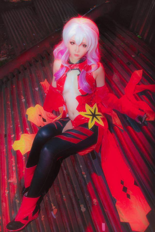 罪恶王冠楪祈cosplay即使世界背叛你我也会在你身边