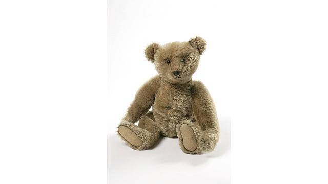 聚焦在了文学史上最著名的熊形象——小熊维尼(winnie-the-pooh)身上