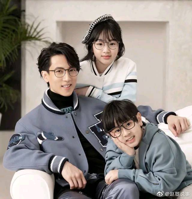 2014年吴尊带着女儿吴欣怡一起参加了浙江卫视的爸爸回来了第一季