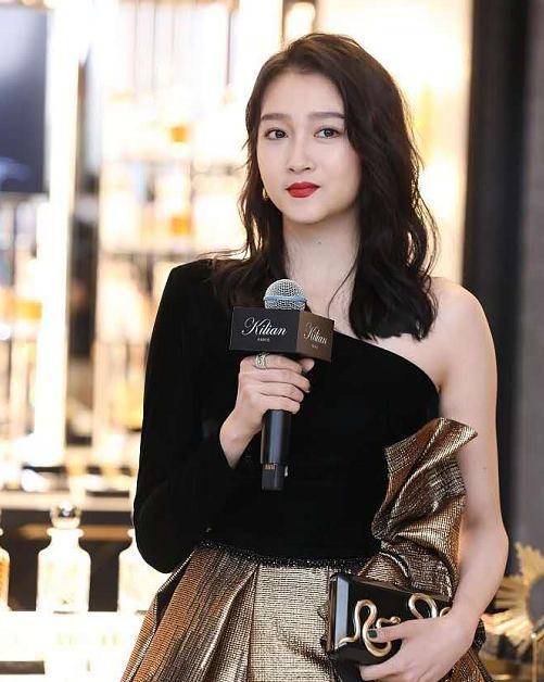 23岁关晓彤长残了?