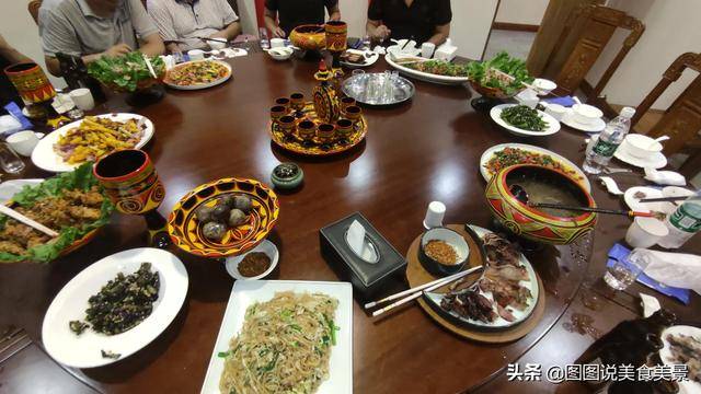 在重慶的涼山會館品嚐一下地道彝族餐