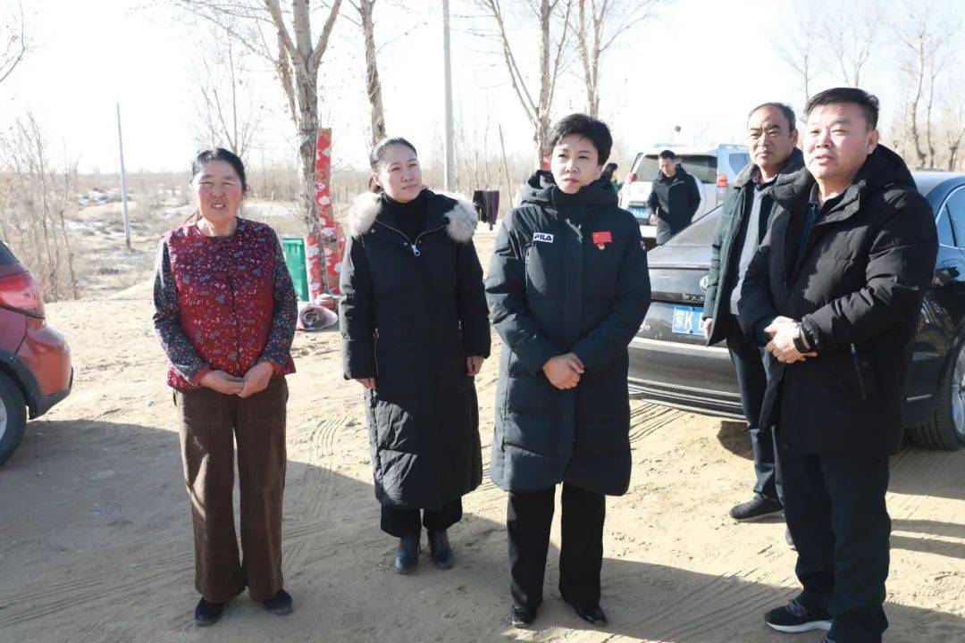 张秀玲走访包联脱贫户_发展中心_帮扶_达拉特旗