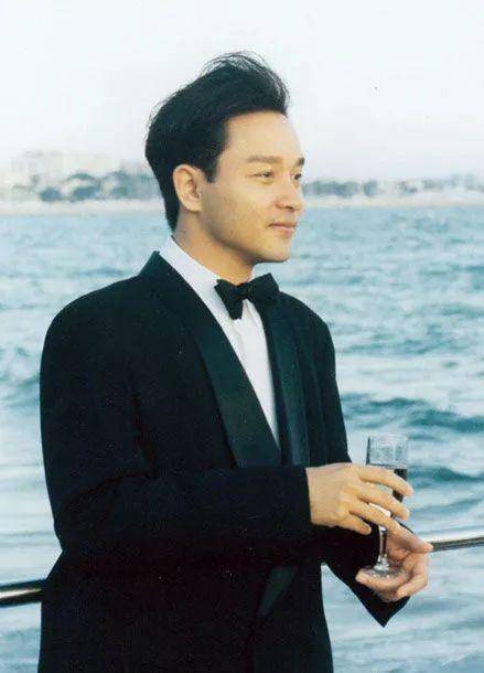 张国荣的穿搭风格你能驾驭的住吗?_哥哥_白色_演唱会