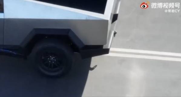 特斯拉Cybertruck量产版完整亮相！巨大的雨刮器亮了_搜狐汽车_搜狐网