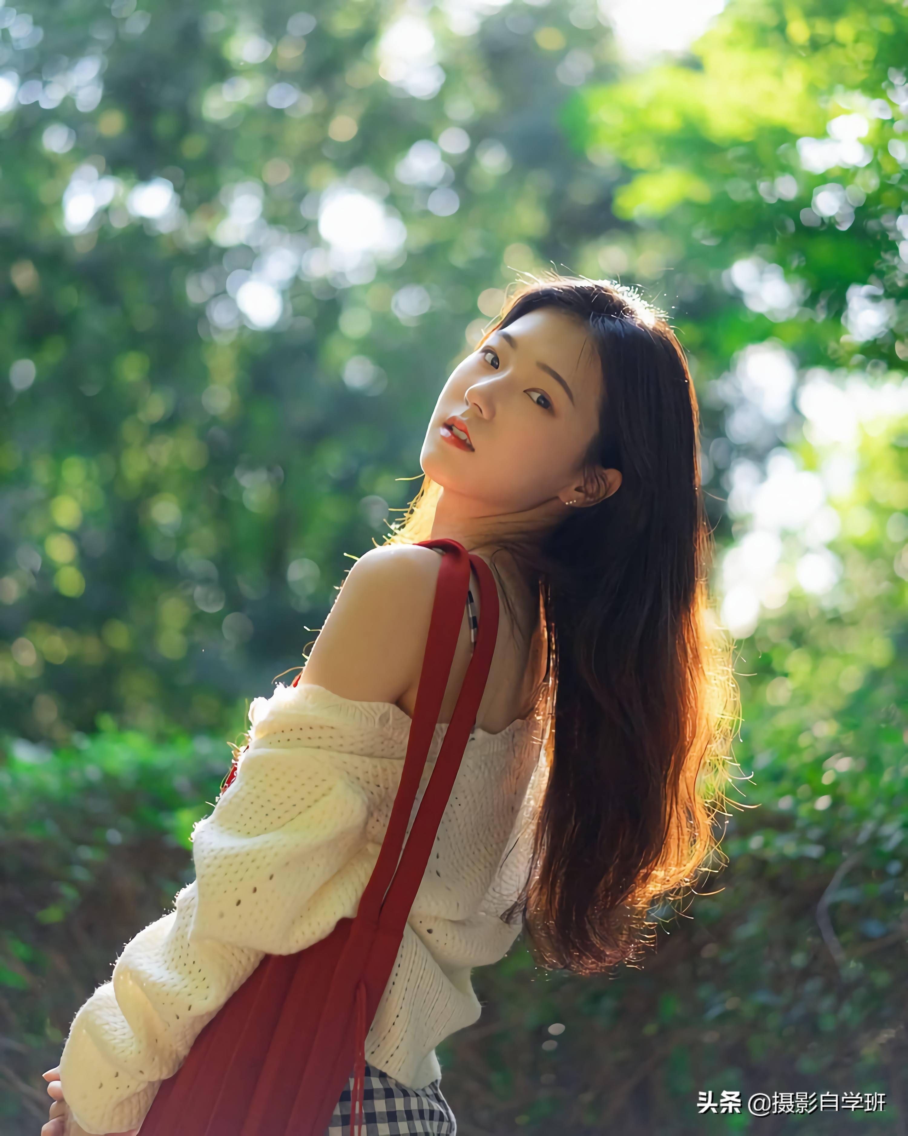 但是注意不可仰的过多,容易让画面产生畸变,拍摄人物注意仰拍的角度
