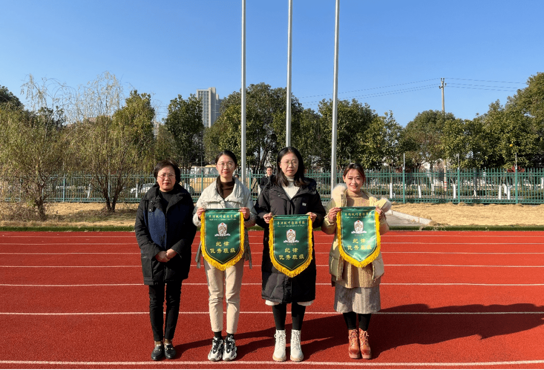 让我们为理想而奋斗记平湖枫叶国际学校第17周升旗仪式