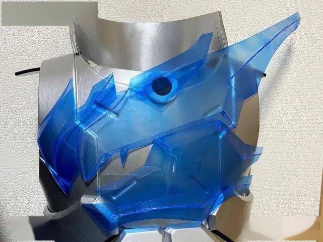 粉丝60天制作假面骑士克罗兹果冻龙皮套3000元不卖理由很实在