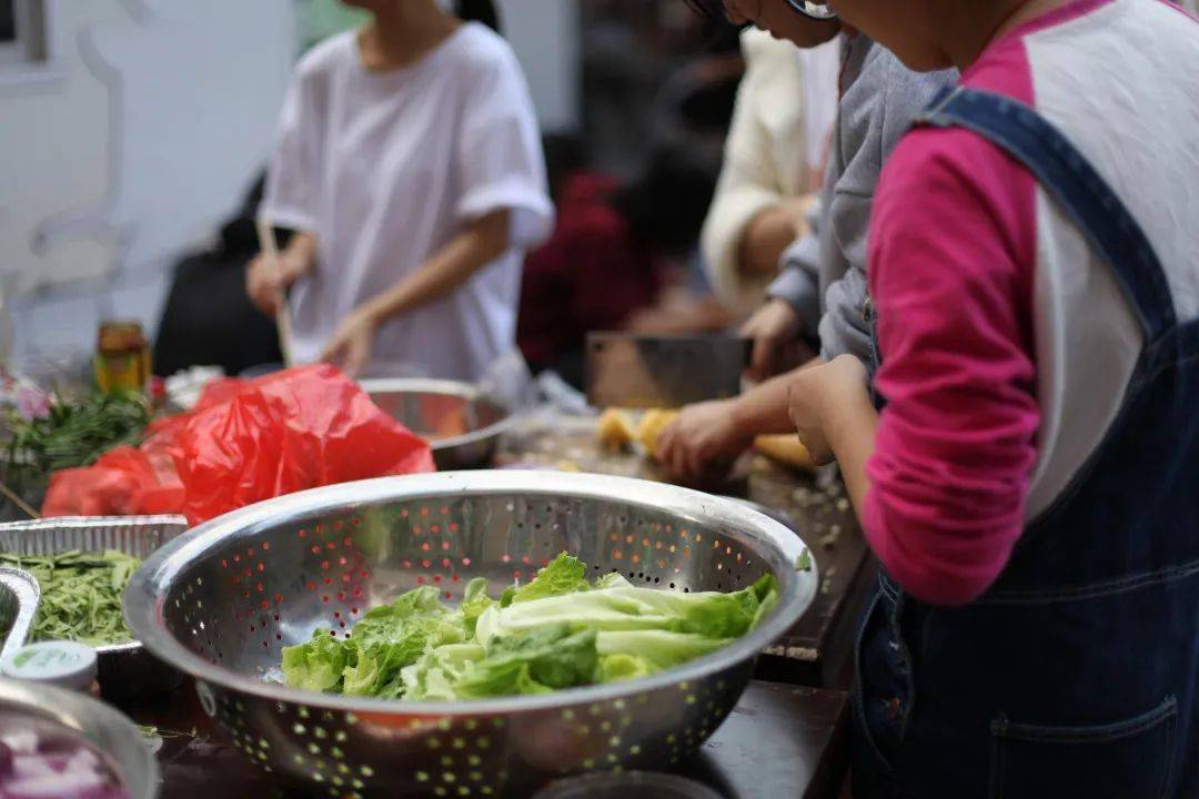 隔著屏幕饞哭了興業這個學校的美食節太有味兒