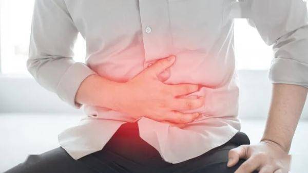 检测|3亿人围观一男星看病！这种病一人感染全家都要治，张文宏直言：这样吃饭全是病菌