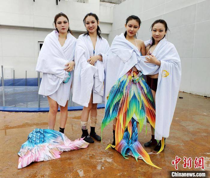 王晓斌 摄"美人鱼运动不仅结合了花样游泳,自由潜,蹼泳以及瑜伽等