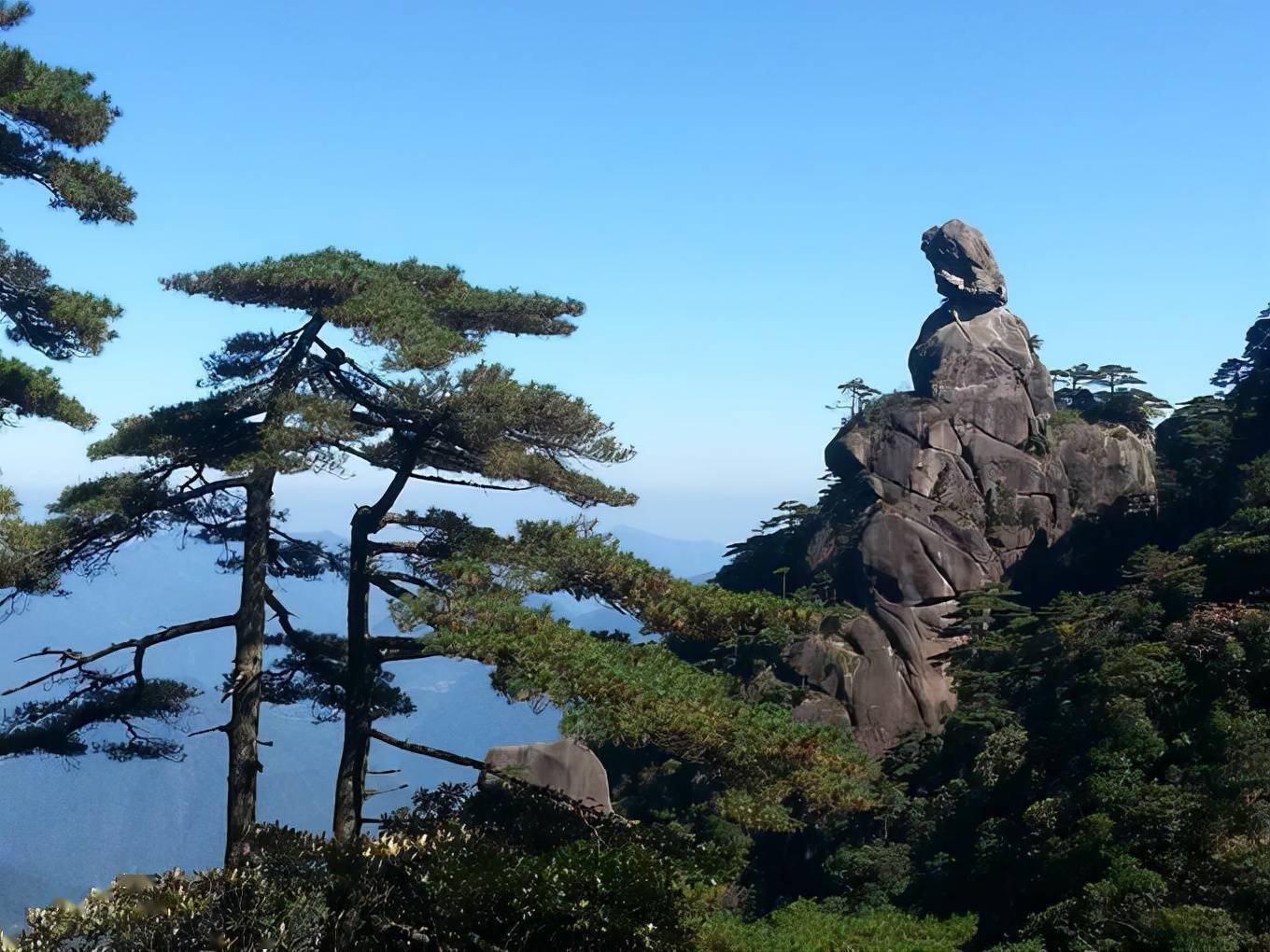 三清山以自然山岳风光称绝道教人文为特色有小黄山之称