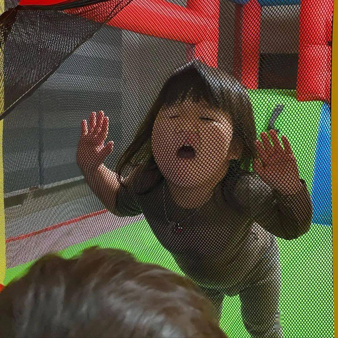 形象3岁小姑娘活成38岁大叔，我竟然在她身上看见我爸的影子…