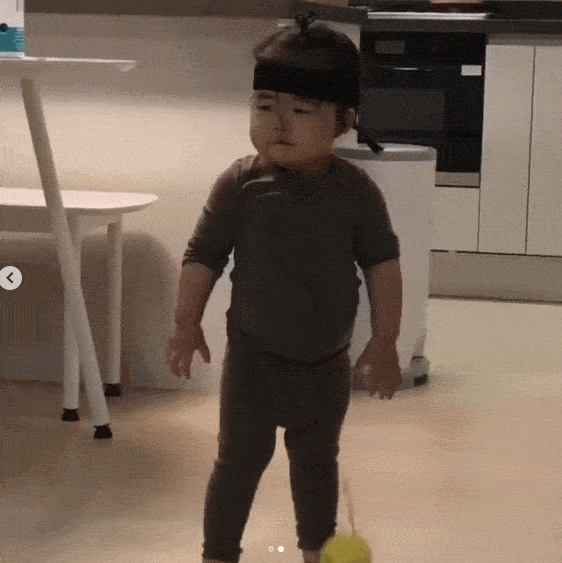 形象3岁小姑娘活成38岁大叔，我竟然在她身上看见我爸的影子…